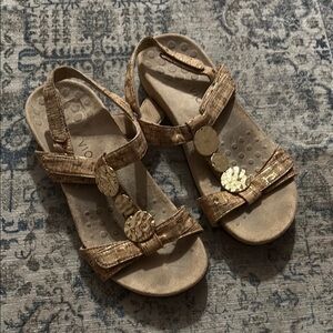 Vionic Gold Sandals with Cushioned Footbed and Ankle Strap - size 7.5